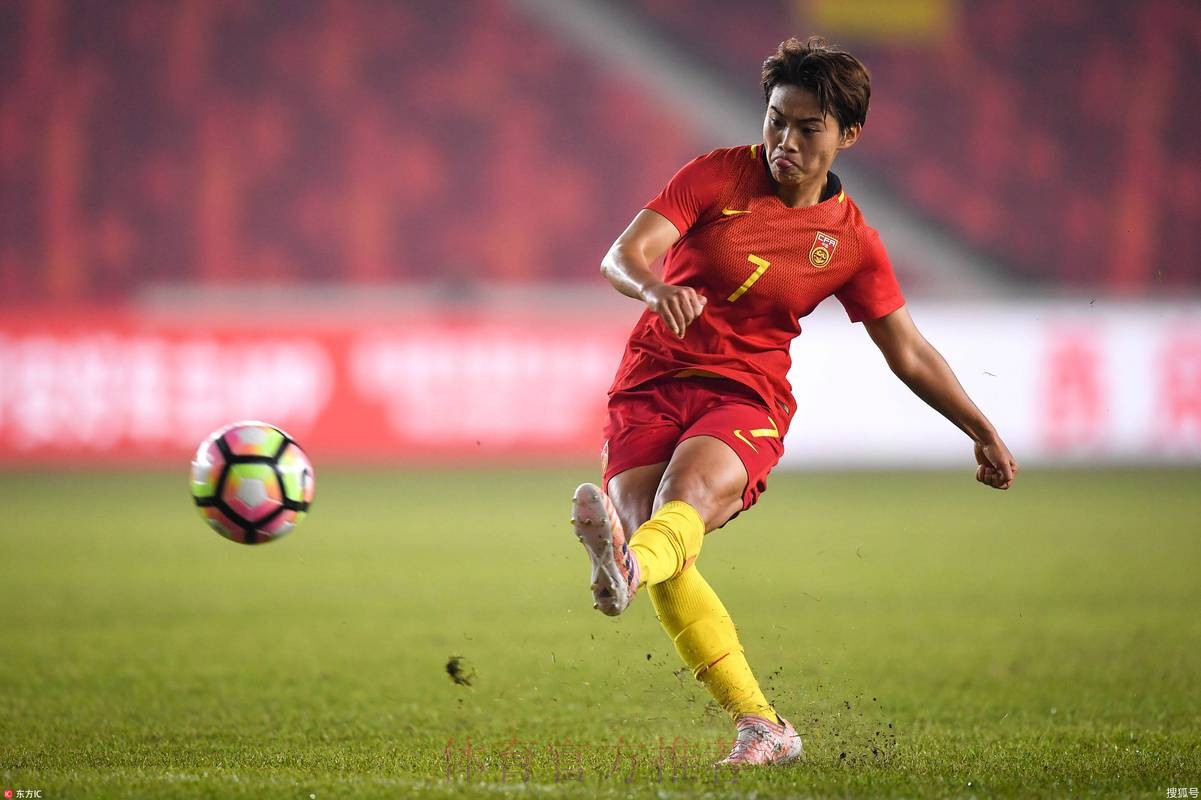 女足国际邀请赛-王霜杨丽破门 中国女足2-2平冰岛